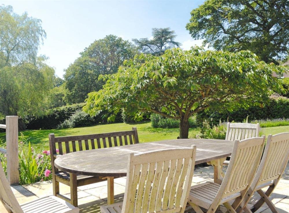 Outdoor eating area at Salters Cottage in Boldre, near Lymington, Hampshire