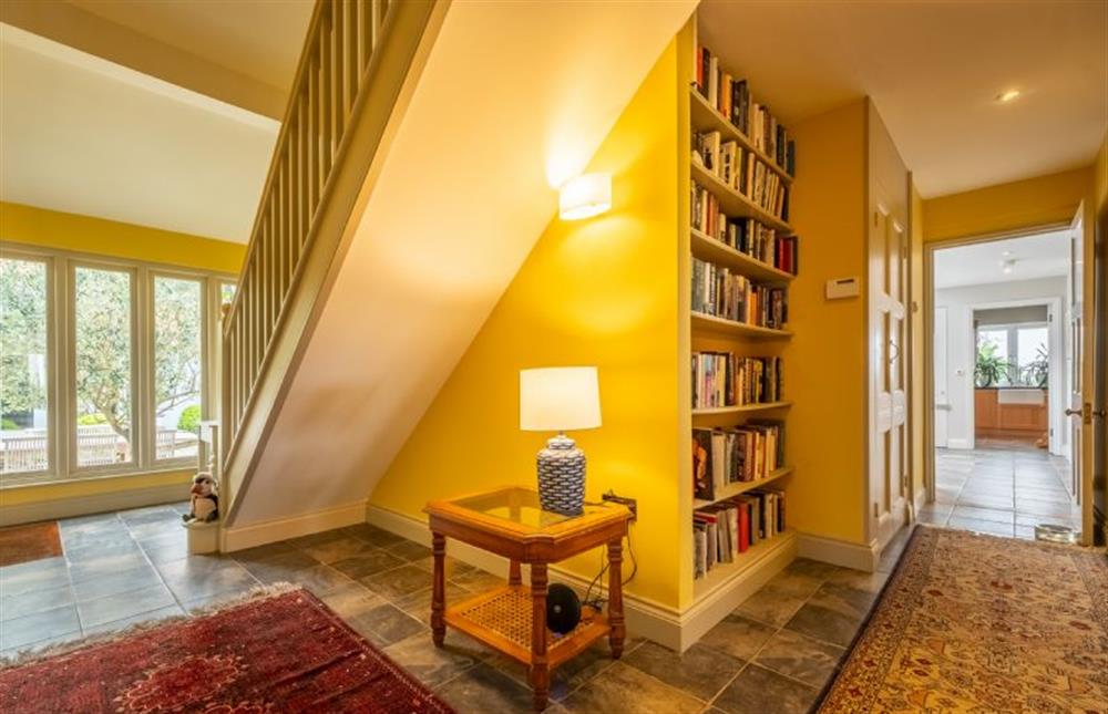 Entrance hall with book shelf