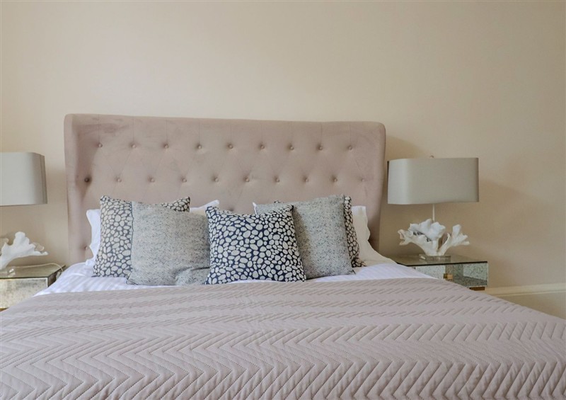 A bedroom in Saltwind (photo 3) at Saltwind, Lyme Regis