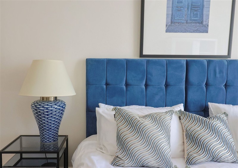 A bedroom in Saltwind (photo 5) at Saltwind, Lyme Regis