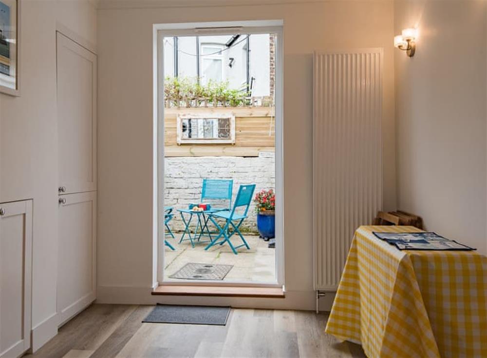 Sitting-out-area at Samphire Cottage in Broadstairs, England