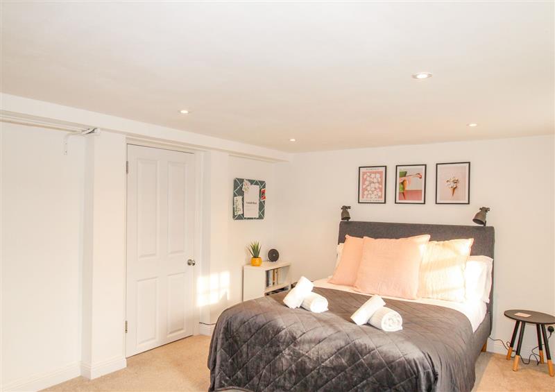One of the 5 bedrooms at Samphire Cottage, Langton Matravers