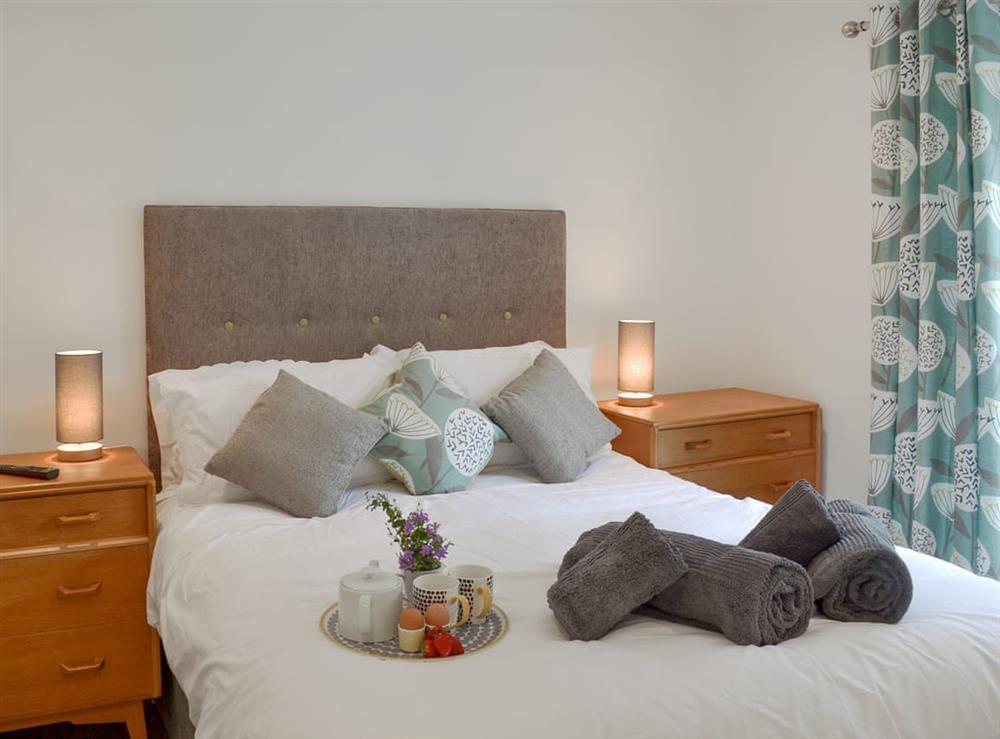 Comfortable double bedroom at Samphire Lodge in Brixham, Devon