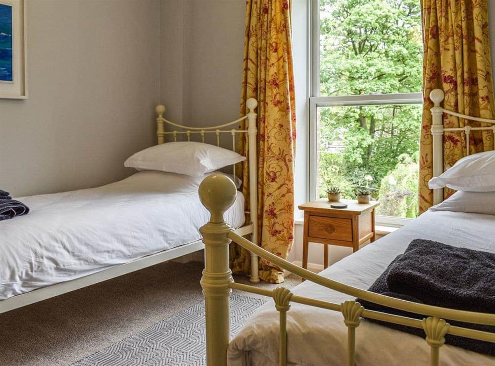 Twin bedroom at Sanctuary Cottage in St Clement, Cornwall