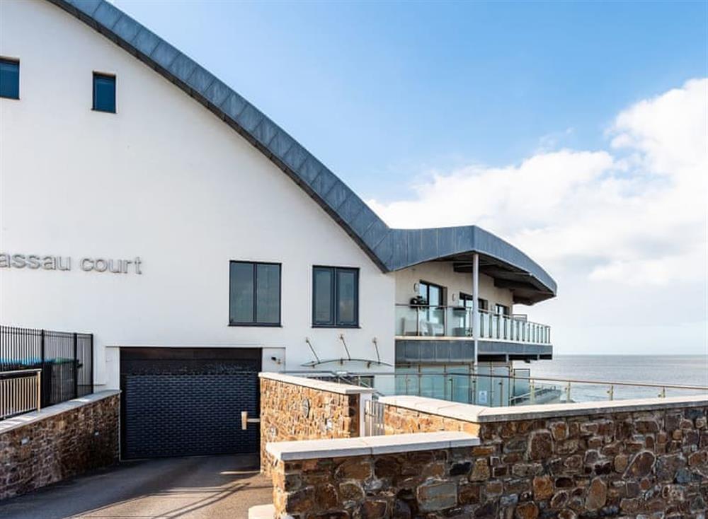 Stylish apartment in a seafront development overlooking the beach at Sand Dunes in , Westward Ho!