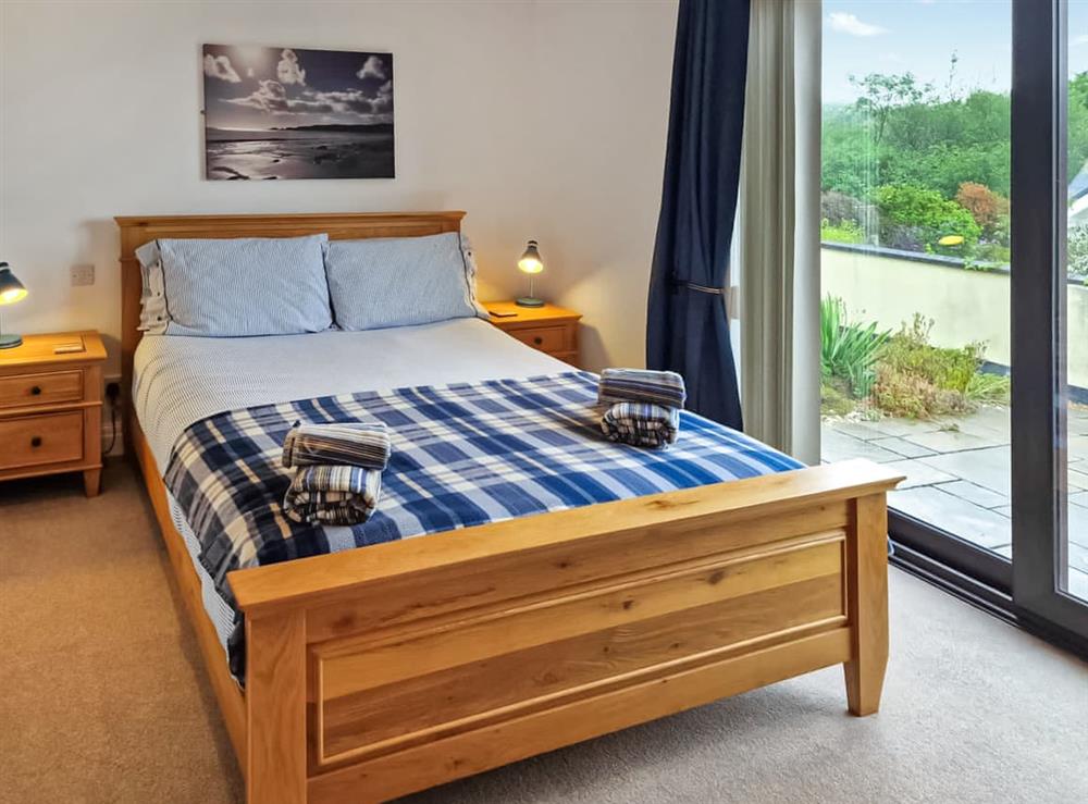 Double bedroom at Sanderling in Saundersfoot, Dyfed