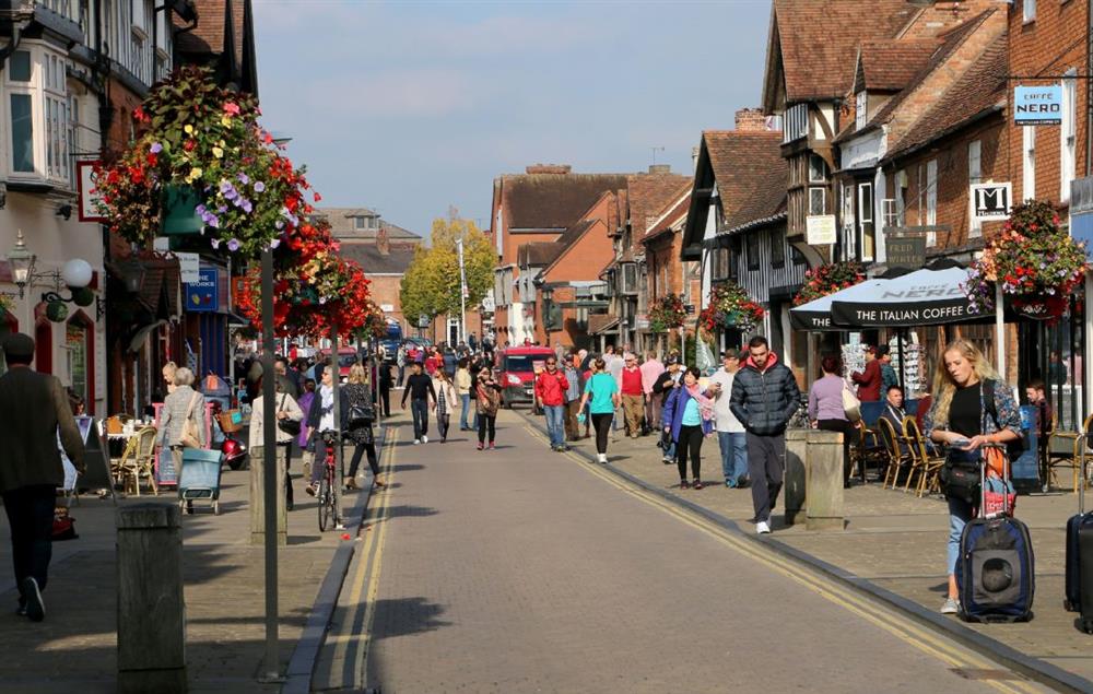 Just three miles from the town centre of Stratford-upon-Avon and Henley Street, where Shakespeare’s Birthplace can be found