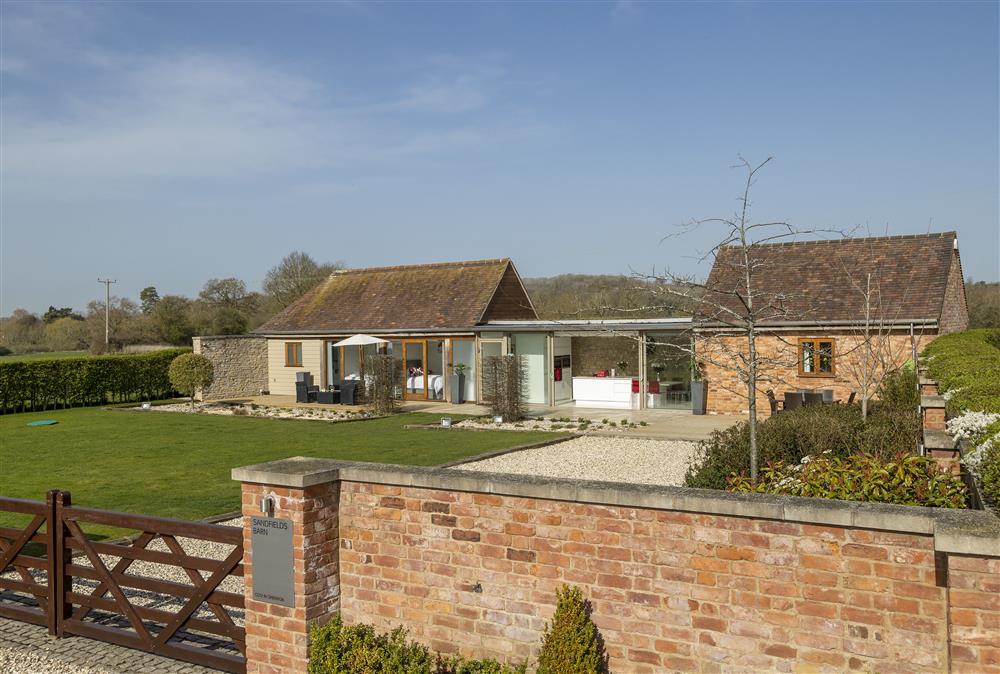 Sandfields Barn is a beautiful conversion of two separate barns and has a delightful enclosed garden (photo 2) at Sandfields Barn, Luddington