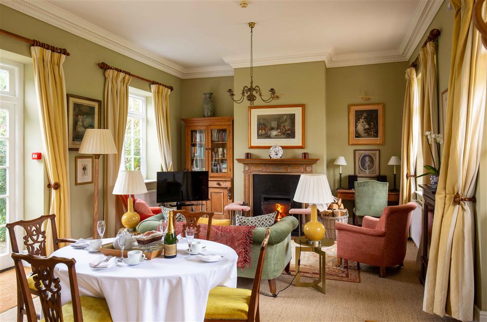 The spacious open-plan sitting room, dining room and kitchen at Sandown Cottage, Bruern, near Chipping Norton