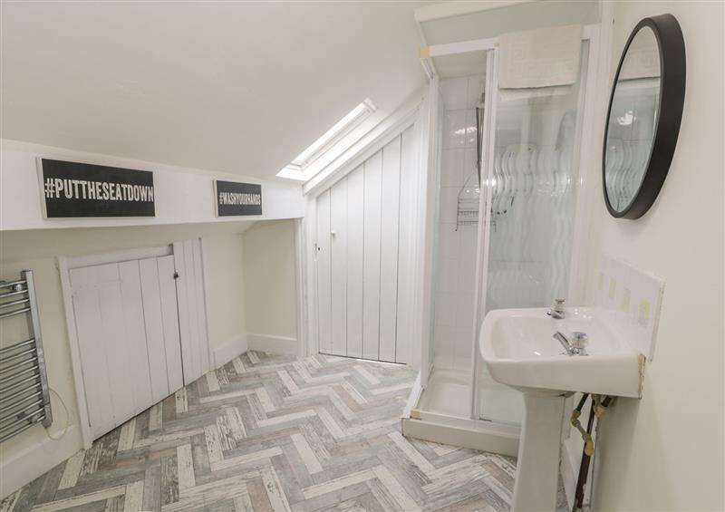 Bathroom (photo 2) at Sandpiper Apartment, Barmouth/Abermaw