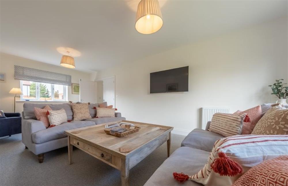 A light and airy sitting room (photo 2) at Sandpiper House, Ingoldisthorpe near Kings Lynn