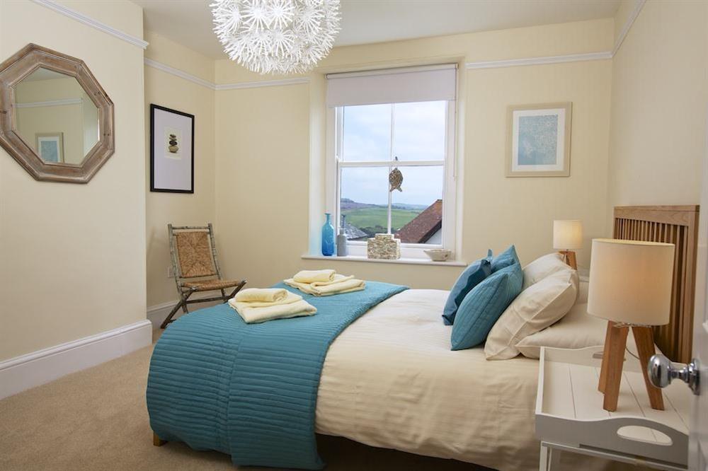 Second double room on the first floor with King-size bed and good views at Sandpiper in , Salcombe