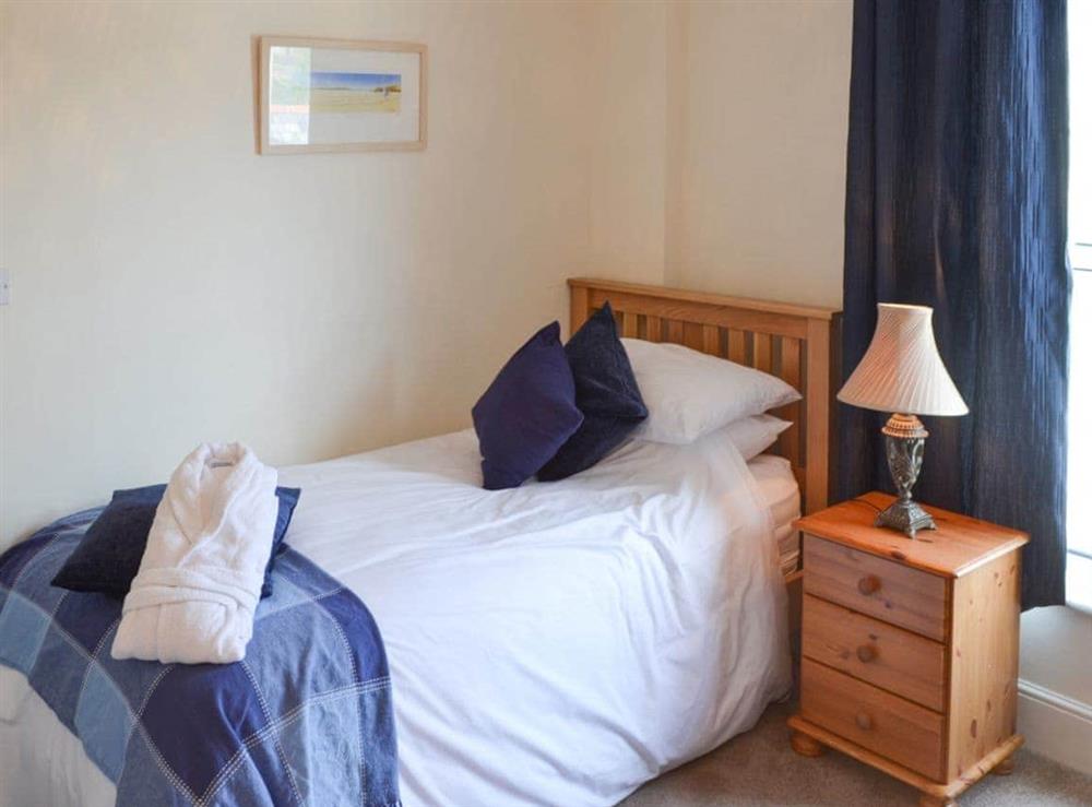 Twin bedroom (photo 2) at Sandpipers in Padstow, Cornwall