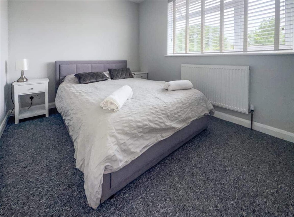 Double bedroom (photo 2) at Sandringham House in Heacham, Norfolk