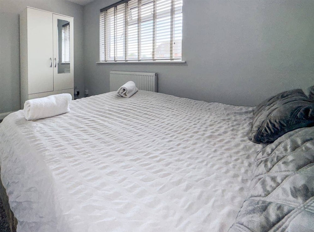 Double bedroom (photo 5) at Sandringham House in Heacham, Norfolk