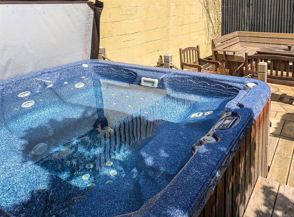 Hot tub at Sandstones in Niton, Isle of Wight