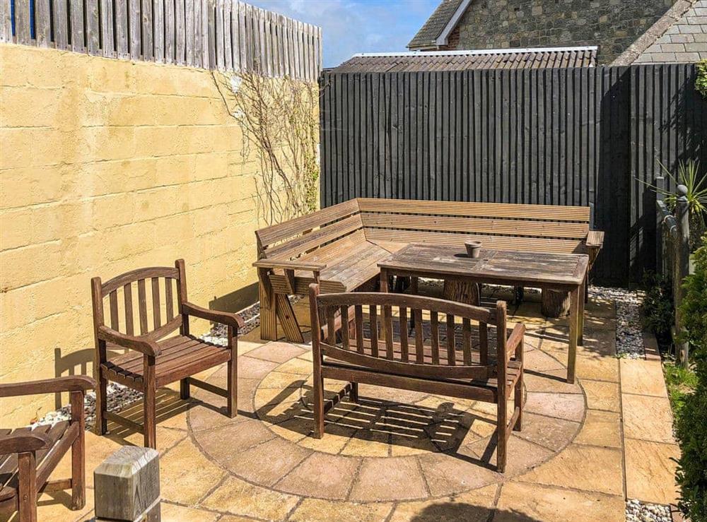 Outdoor area at Sandstones in Niton, Isle of Wight