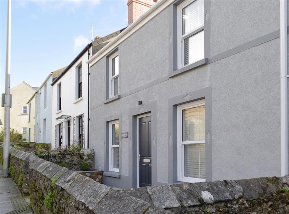 Delightful terraced holiday home at Sandunes in Tenby, Dyfed