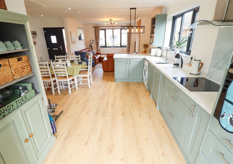 Kitchen (photo 3) at Sandy Toes, Sutton-On-Sea