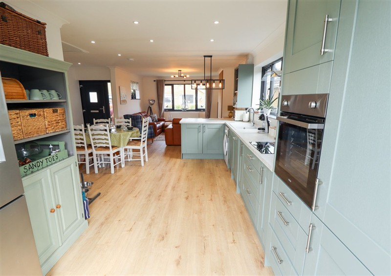 Kitchen (photo 4) at Sandy Toes, Sutton-On-Sea