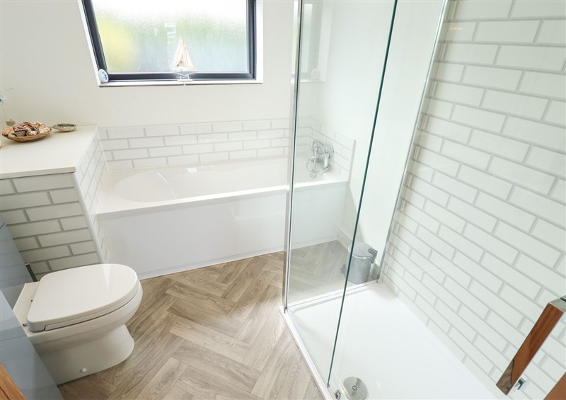 The bathroom (photo 2) at Sandy Toes, Sutton-On-Sea