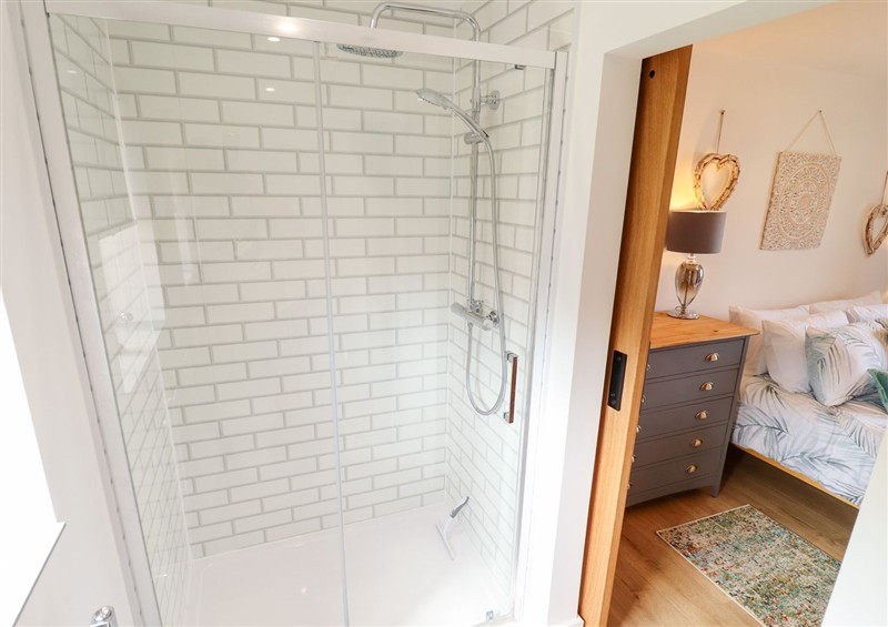 The bathroom at Sandy Toes, Sutton-On-Sea
