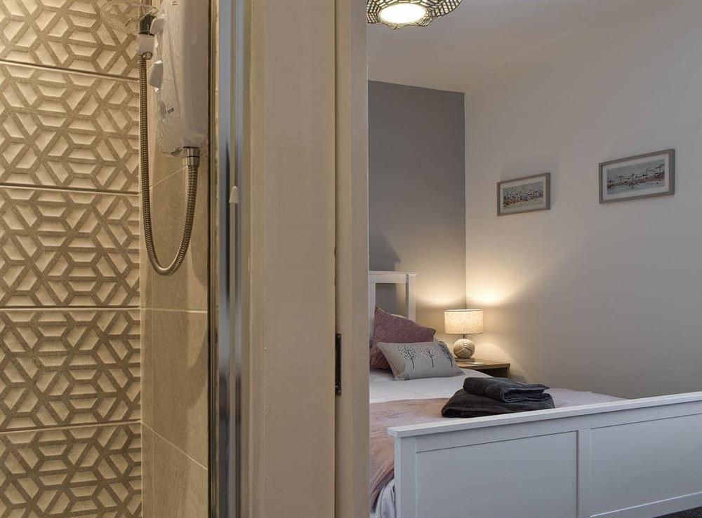 Double bedroom with en-suite at Sandy Toes in Whitby, North Yorkshire