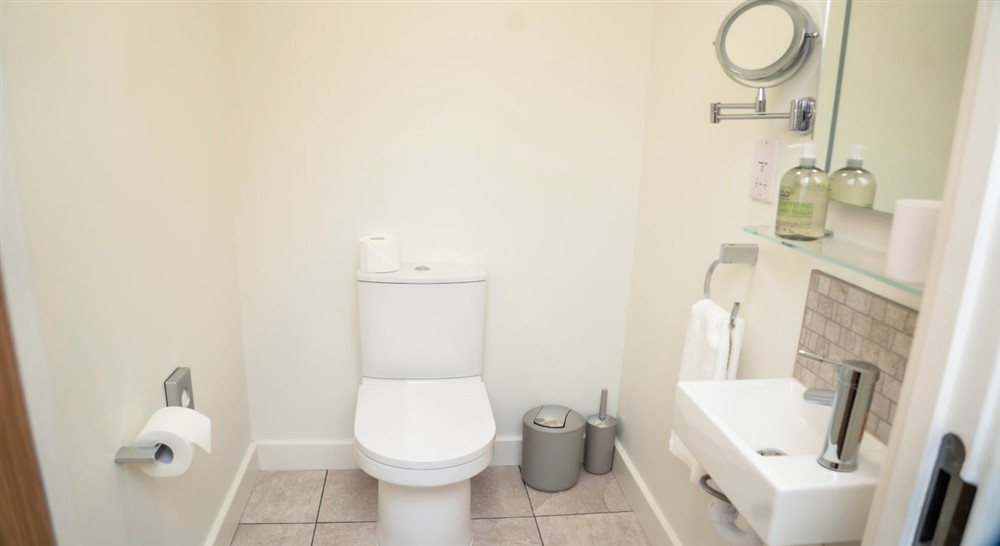 The en-suite toilet at Sandybury Barn in Bridgnorth, Shropshire