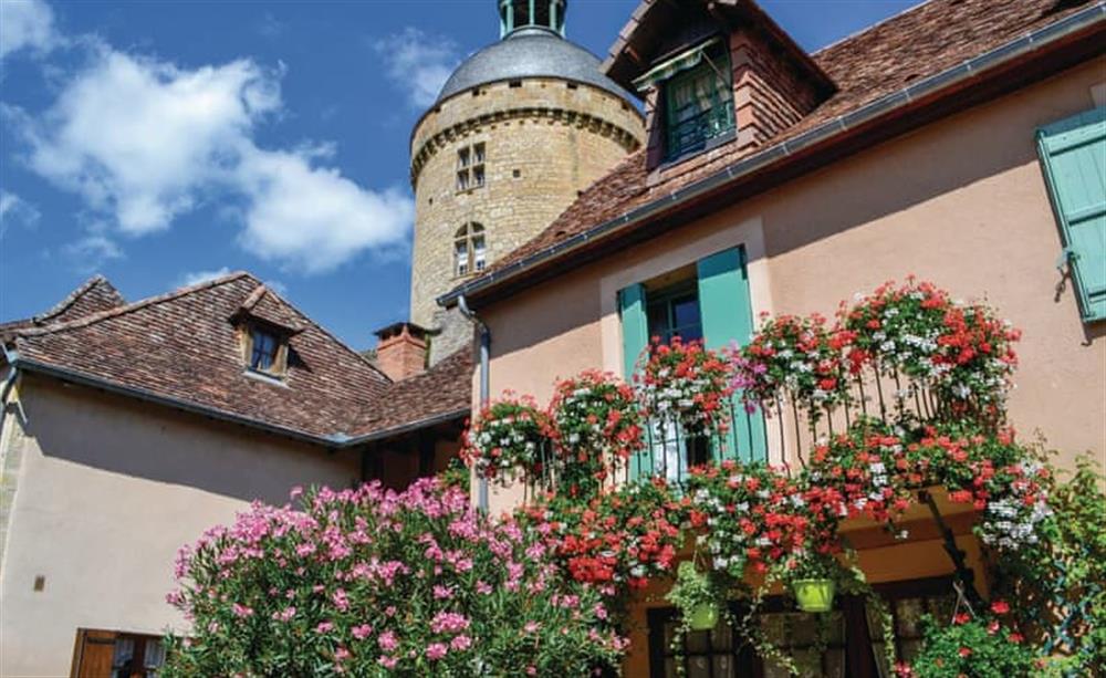 Sarrazac in Sarrazac, France sleeps 6