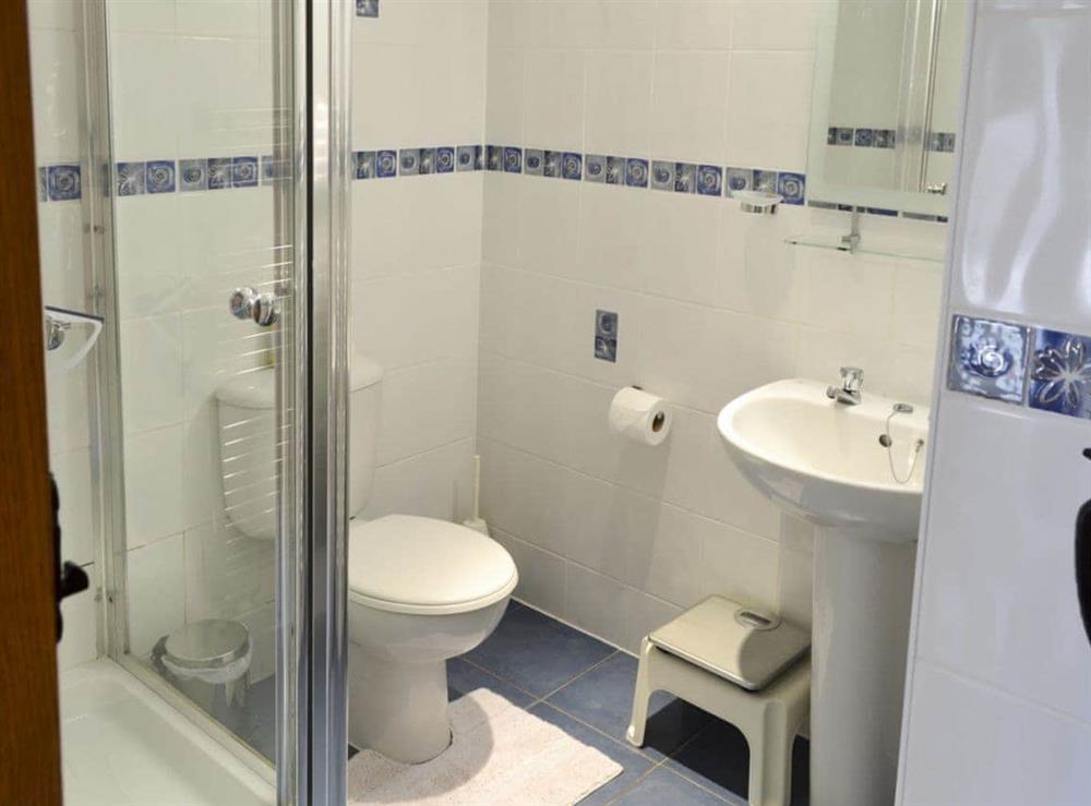 Shower room at Saundrys Barn in Port Isaac, Cornwall