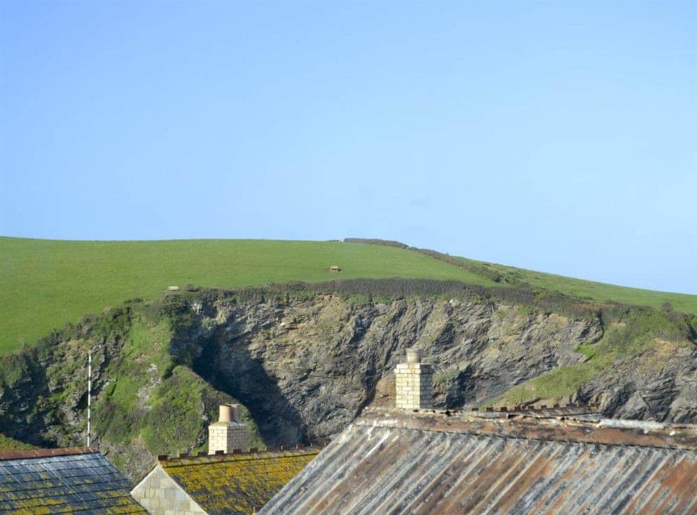 Stunning sandy beaches and cliffside walks nearby (photo 2) at Saundrys Barn in Port Isaac, Cornwall