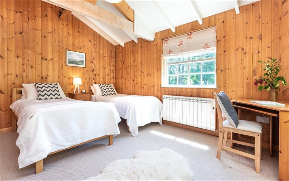 Large spacious twin room at Sawmill Cottage in Netherbury