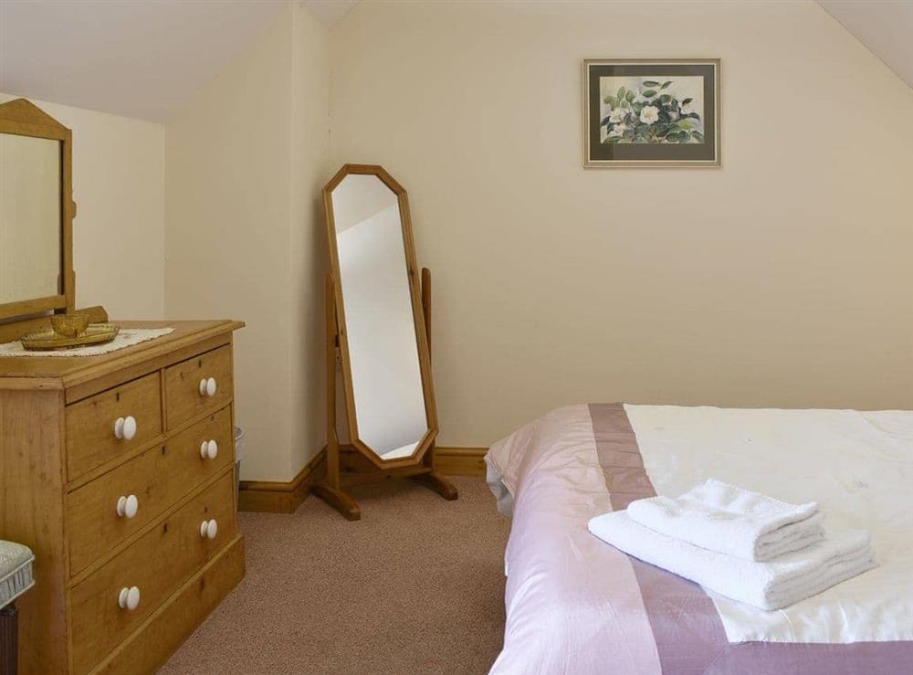 Peaceful en-suite double bedroom at Sawmill Cottage in Puncknowle, Dorchester., Dorset