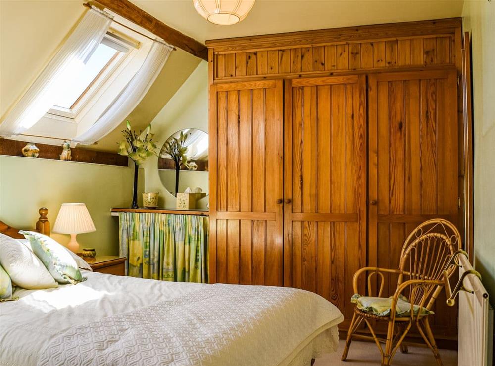Double bedroom (photo 4) at Saxon Barn in Bidford-on-Avon, Warwickshire