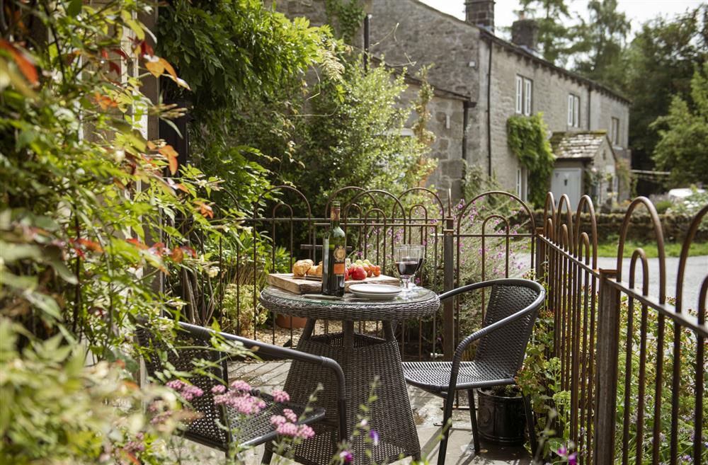 The outside patio area, perfect for al fresco dining  at Scala Glen Cottage, Skipton