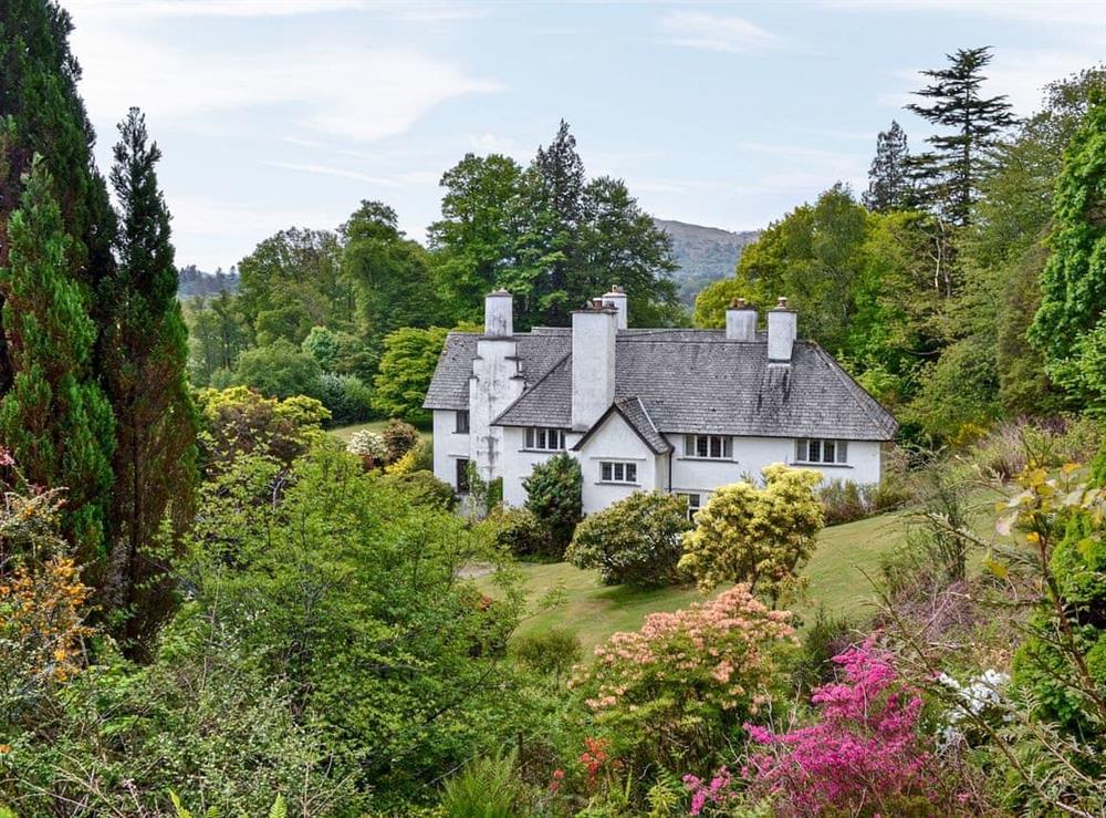 Spacious apartment set in over three aces of landscaped gardens at Scarfell Apartment in Ambleside, Cumbria
