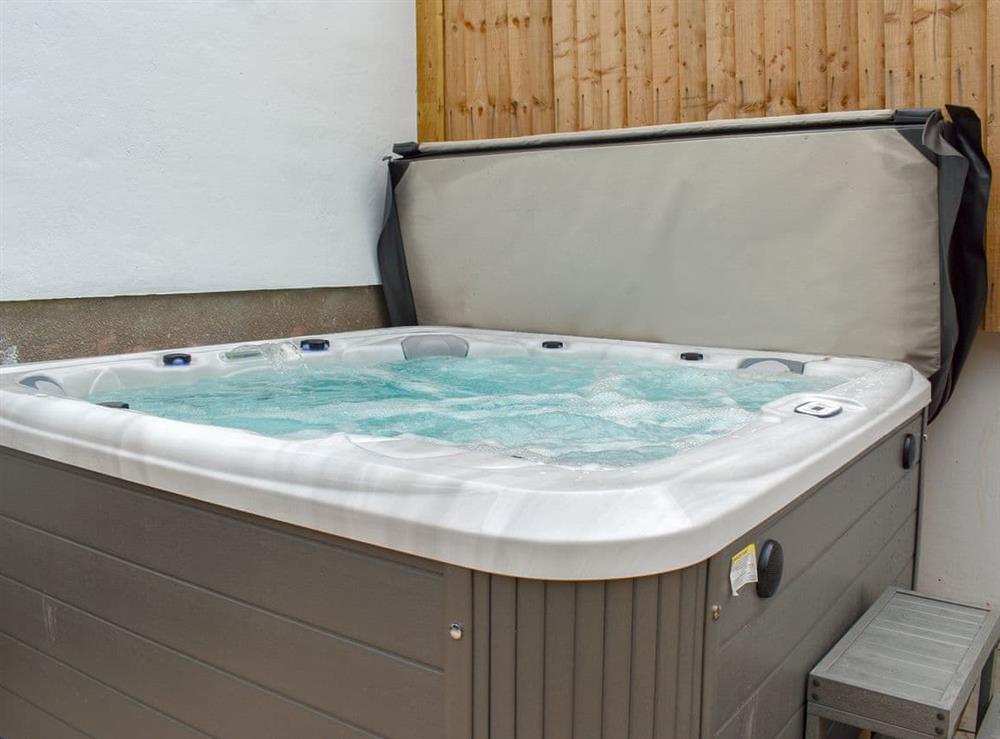 Hot tub at Scarlettrose in Torrington, Devon