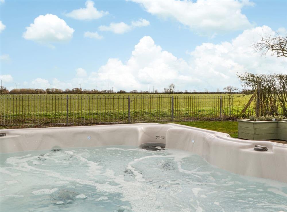 Hot tub at School Cottage in Gembling, North Humberside