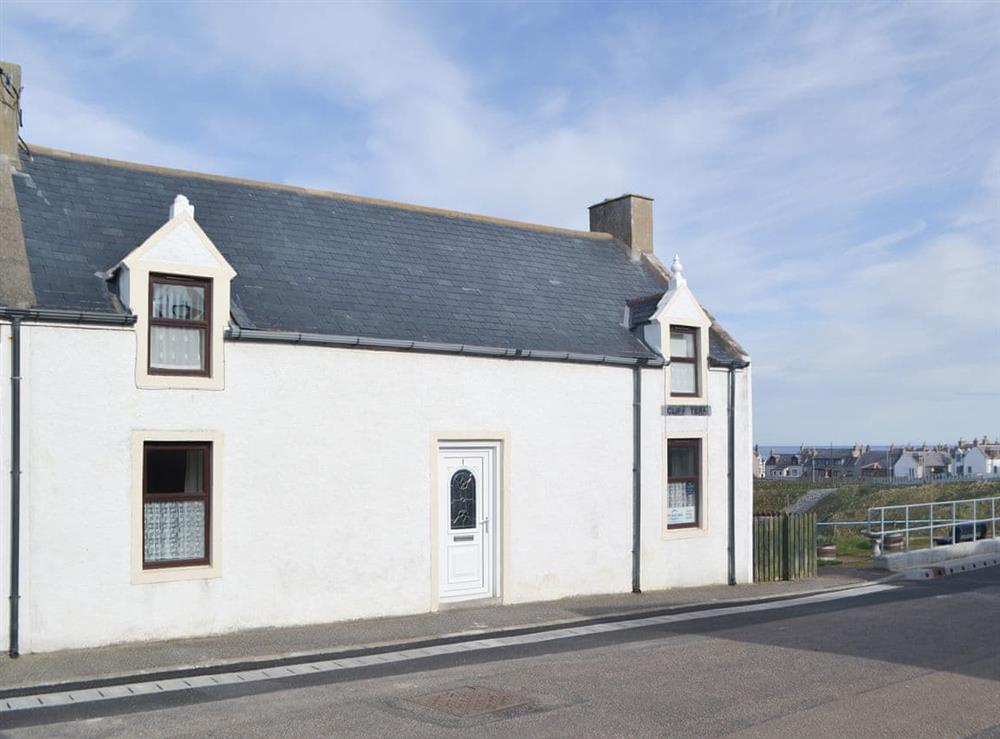Traditional Scottish cottage in a lovely unspoilt location at White Gables, 