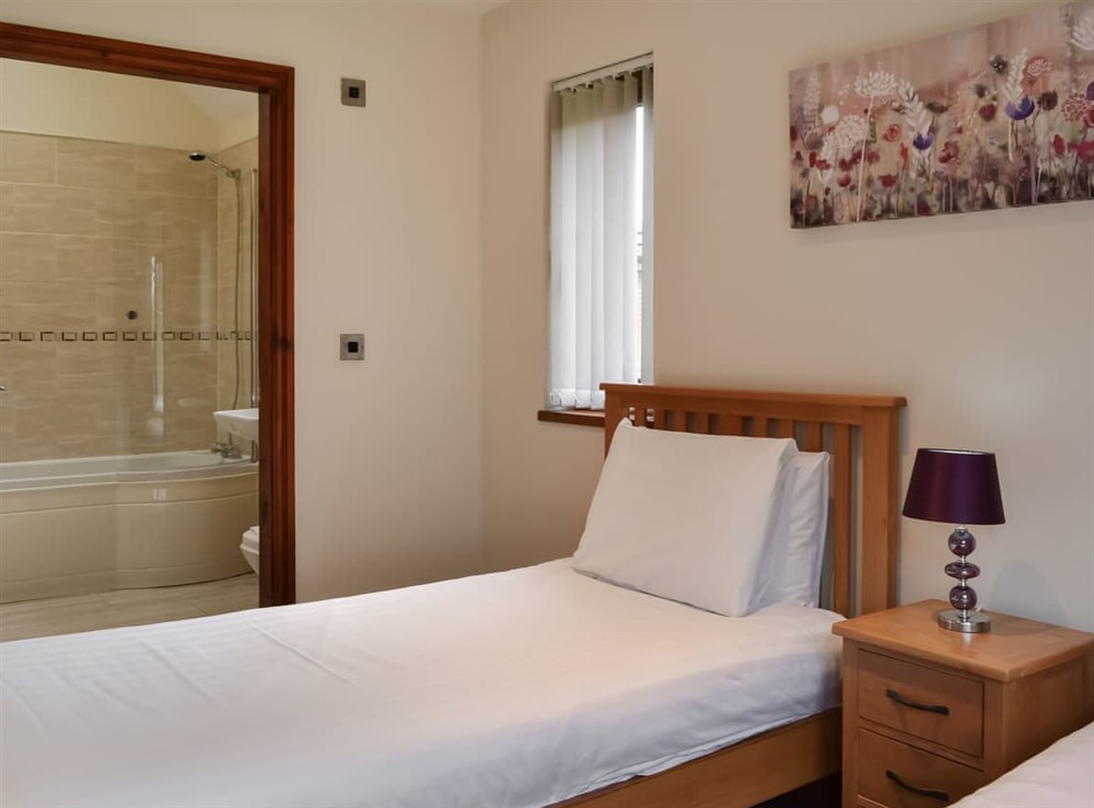 Twin bedroom