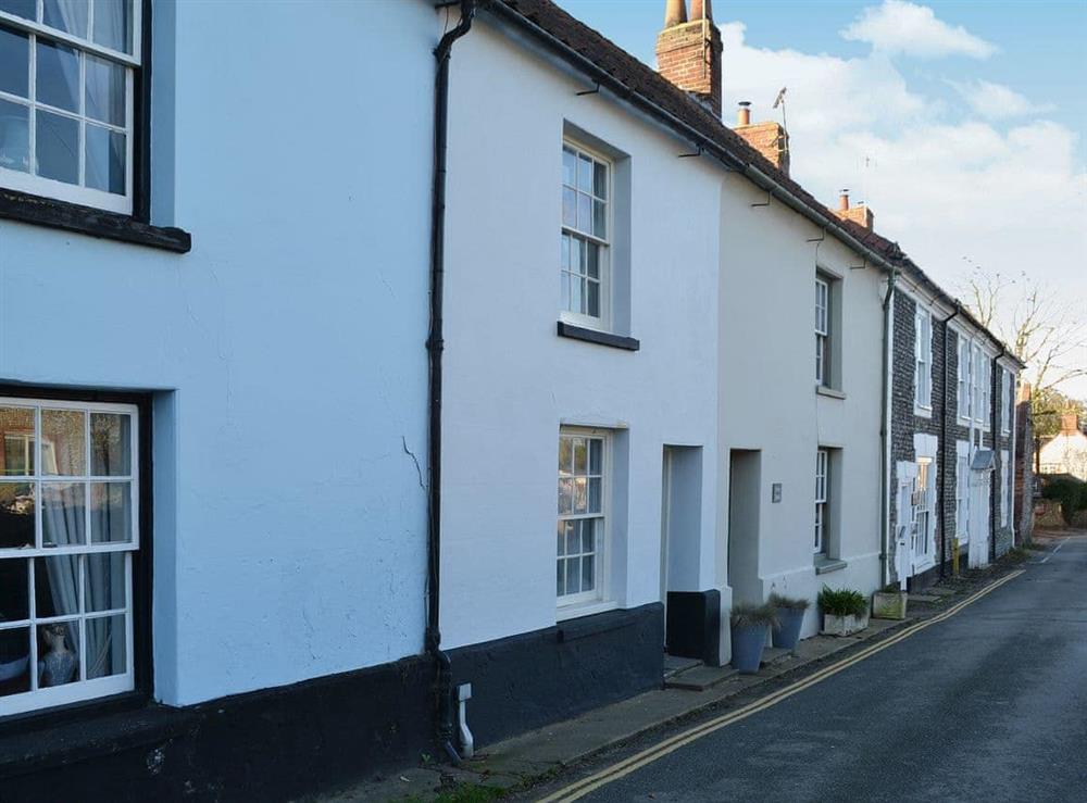Cosy white painted seaside cottage sandwiched in a quiet, charming row of cottages
