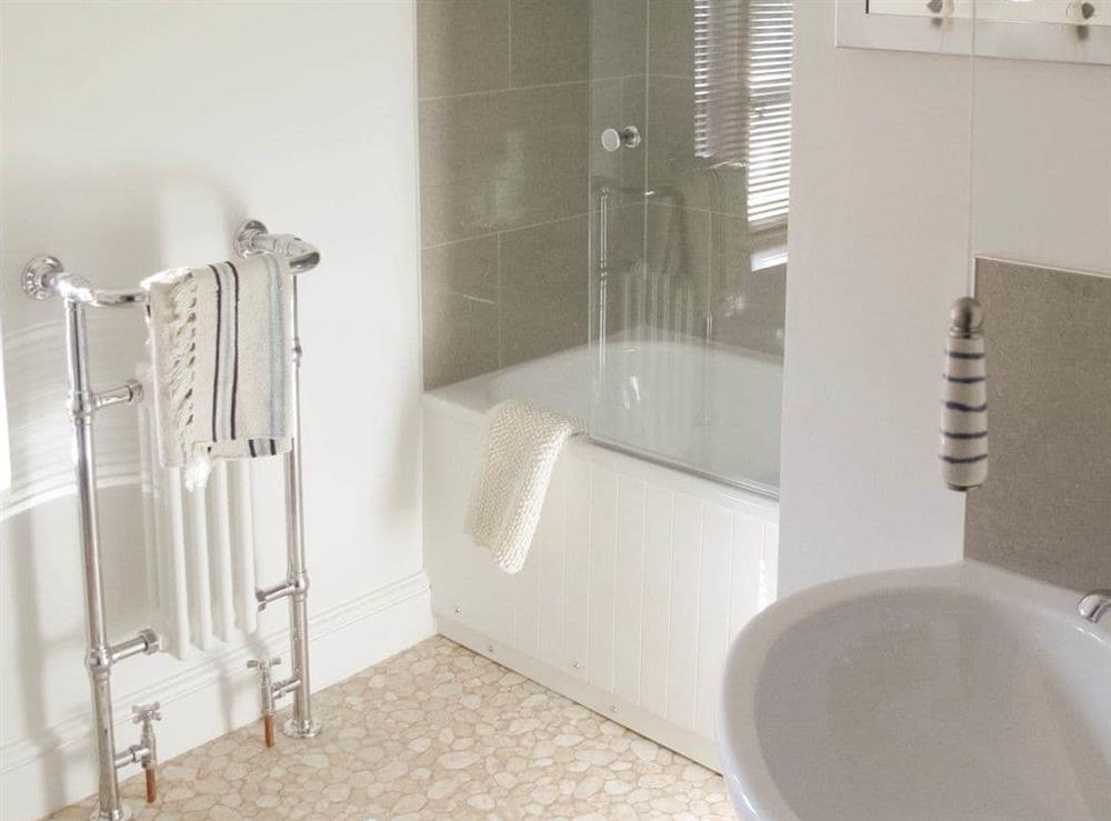 Family bathroom with shower over bath at Sea Breeze in Blakeney, Norfolk