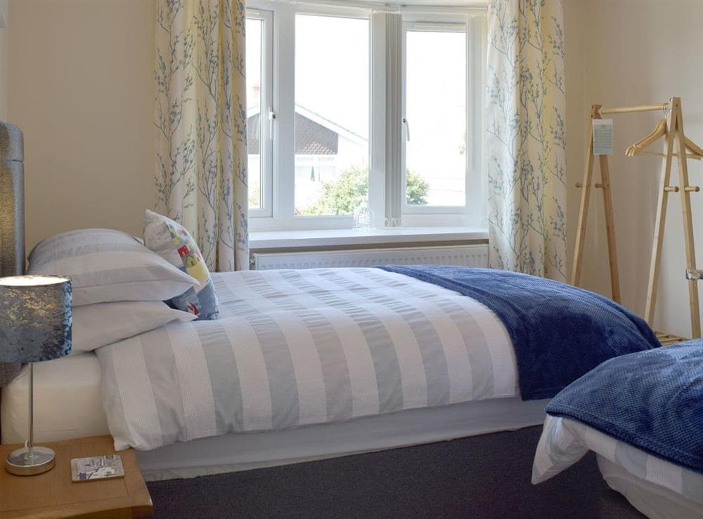 Good-sized twin bedroom at Sea Dreams in Saundersfoot, Dyfed