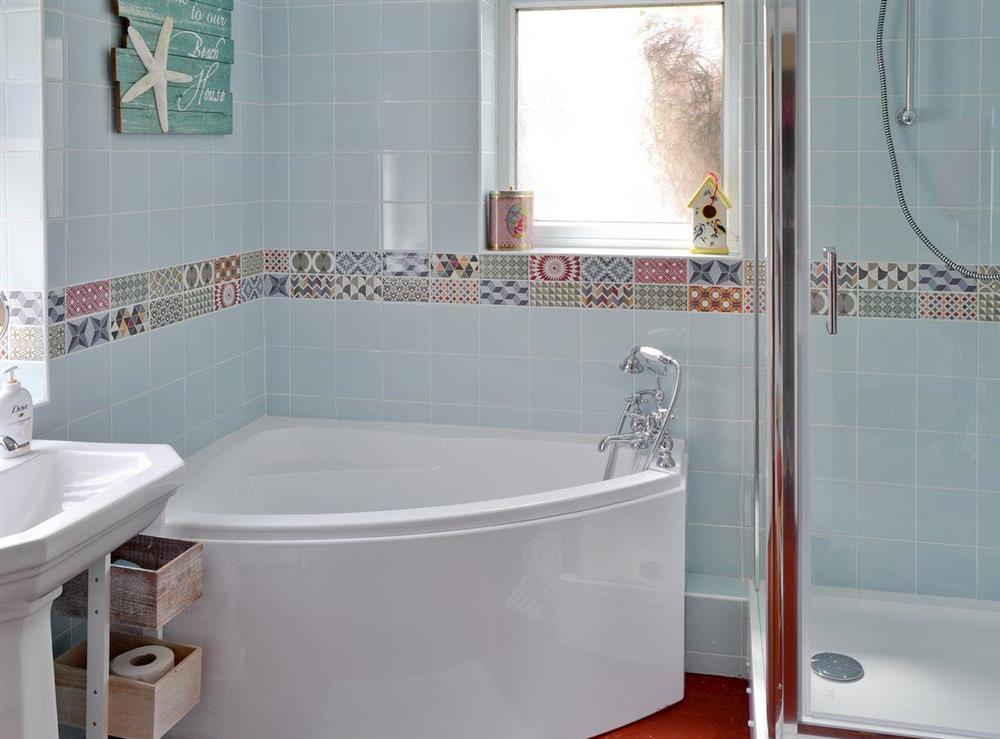Family bathroom with separate shower cubicle at Sea Folly in Brightlingsea, Essex