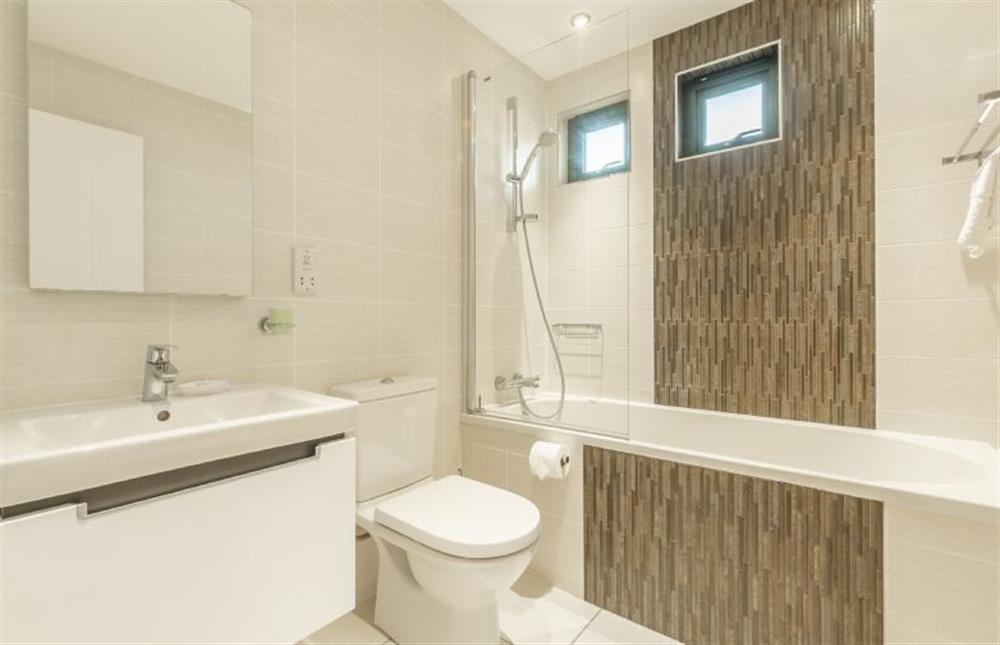 Sea Gem, St Agnes. Family bathroom with a bath and shower over, wash basin and WC at Sea Gem, Chapel Porth, St Agnes