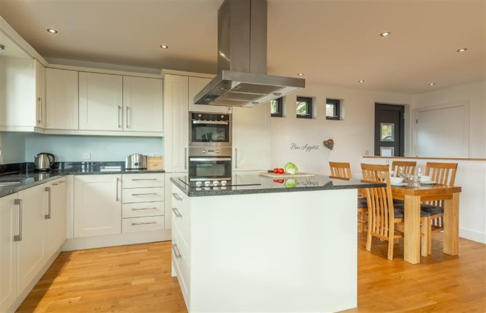 Sea Gem, St Agnes. Full equipped kitchen and island unit with breakfast bar (photo 2) at Sea Gem, Chapel Porth, St Agnes