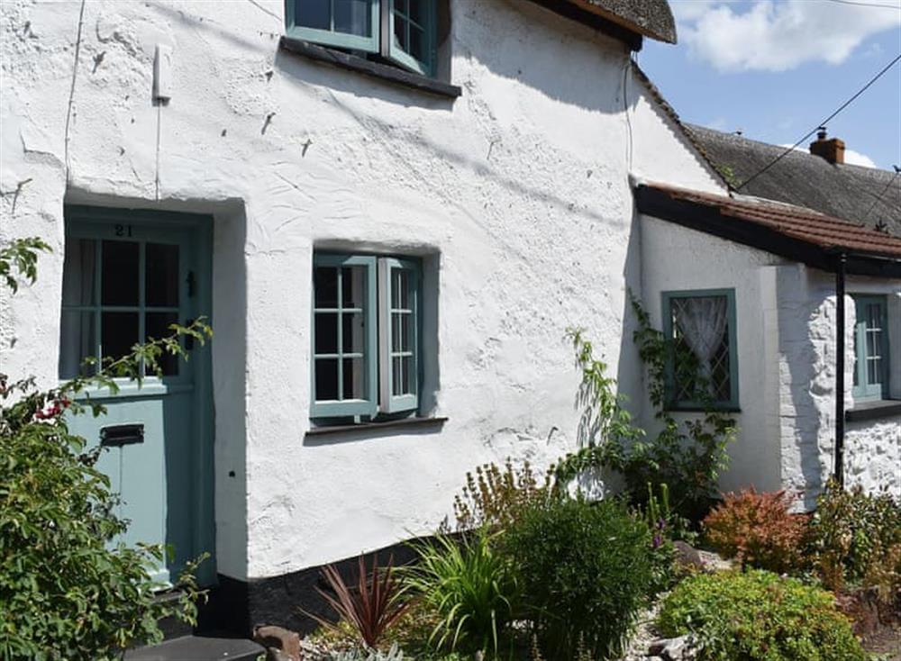 Delightful Devonshire whitewashed thatched cottage at Sea Glass Cottage in Holcombe, Dawlish, Devon