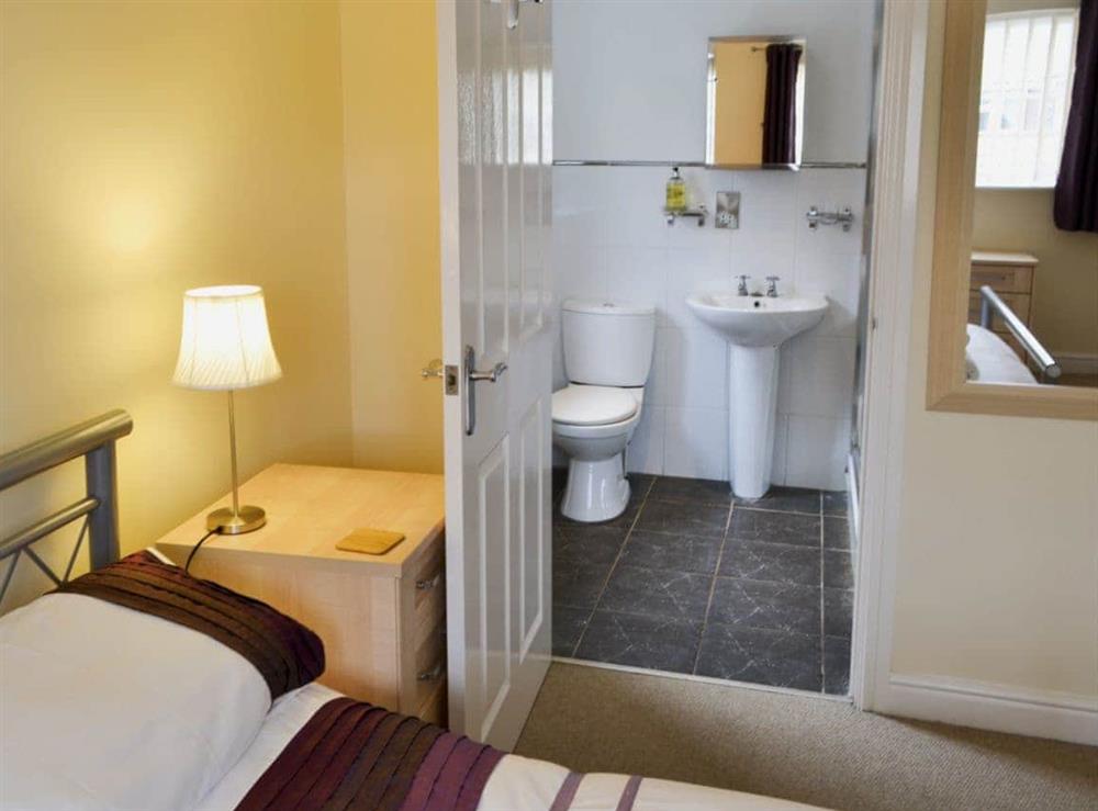 Double bedroom with en-suite (photo 2) at Sea Haven in Bacton, Norfolk