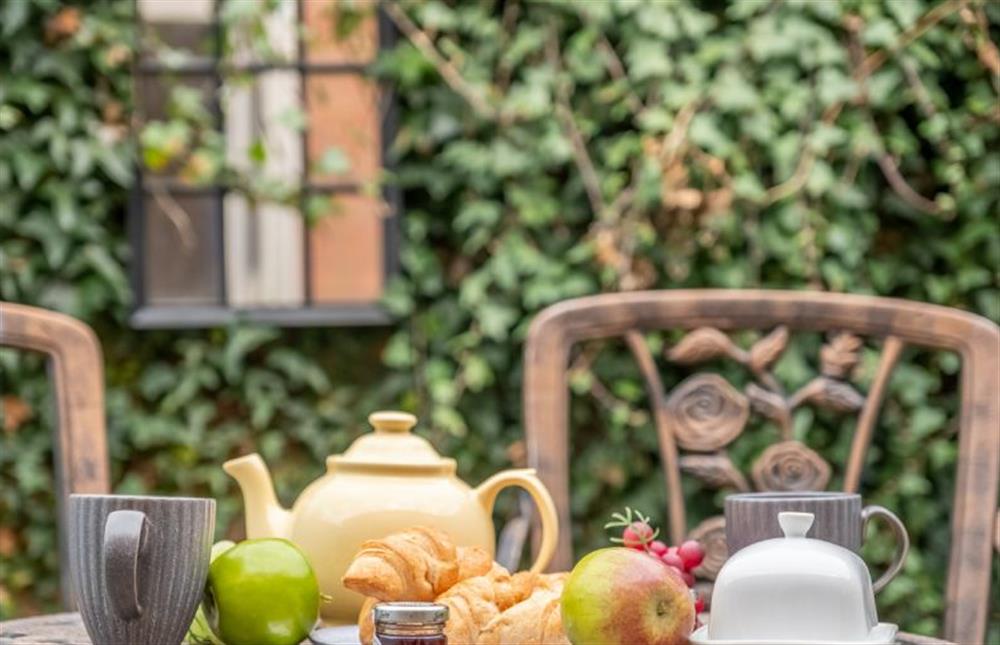 Enjoy breakfast in the courtyard garden at Sea Holly Cottage, Snettisham near Kings Lynn