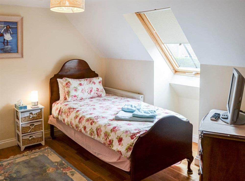 Twin bedroom (photo 2) at Sea Holly Cottage in West Runton, Norfolk